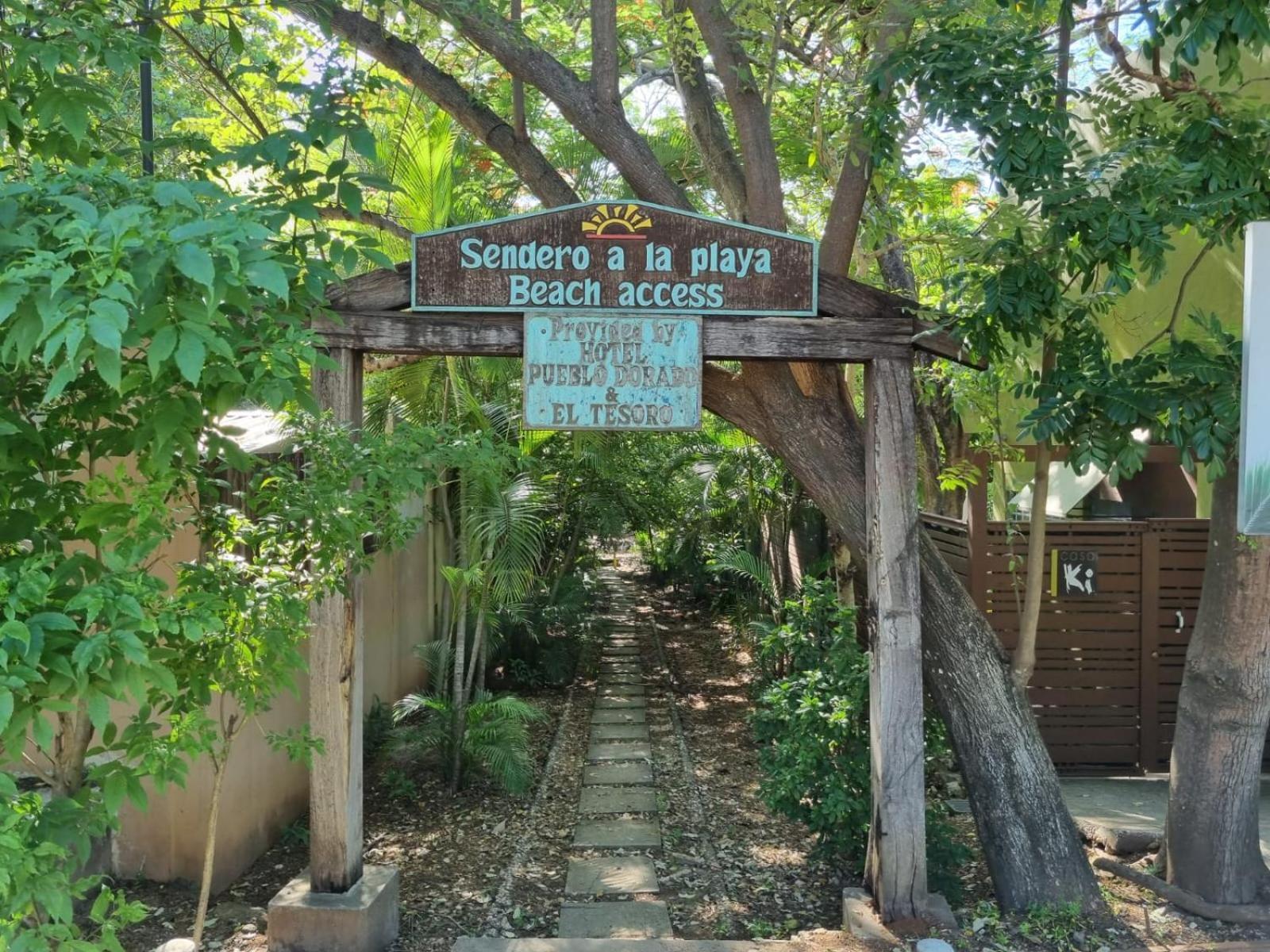 Tsunami Hostel Тамариндо Екстериор снимка
