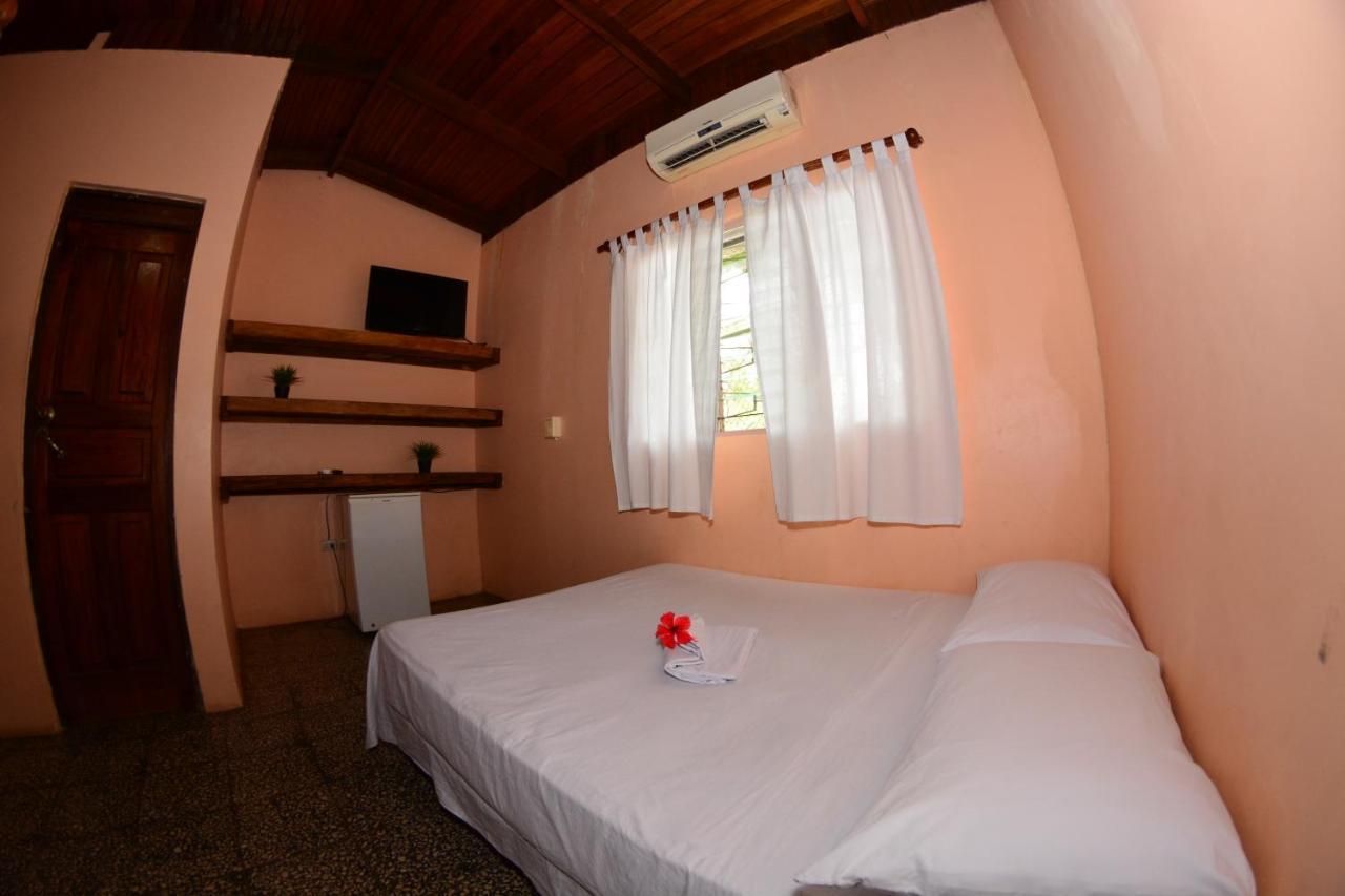 Tsunami Hostel Тамариндо Екстериор снимка