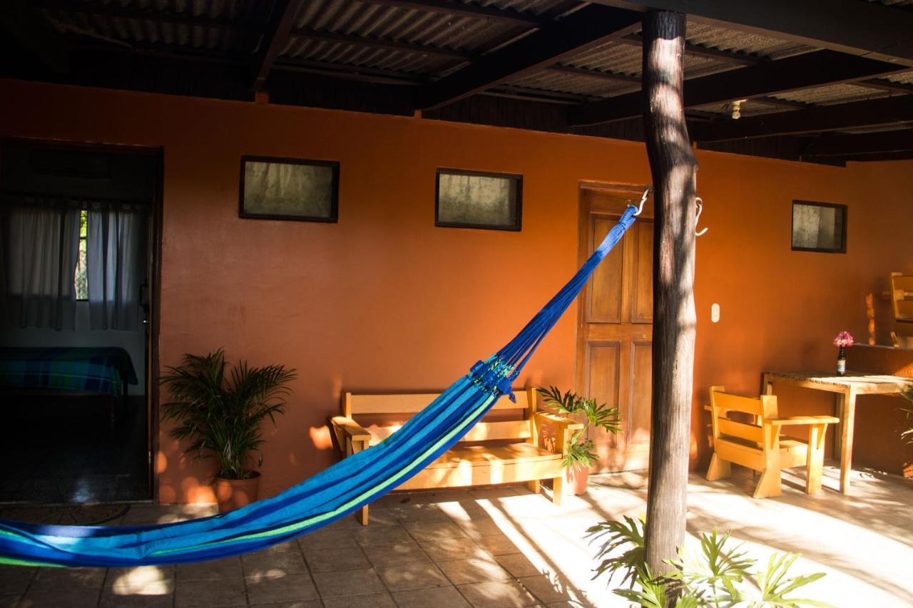 Tsunami Hostel Тамариндо Екстериор снимка