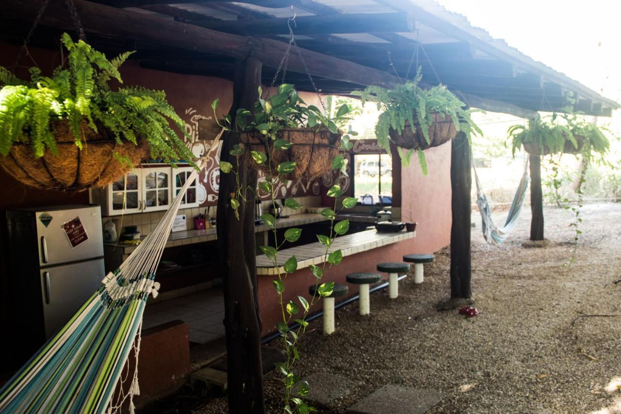 Tsunami Hostel Тамариндо Екстериор снимка