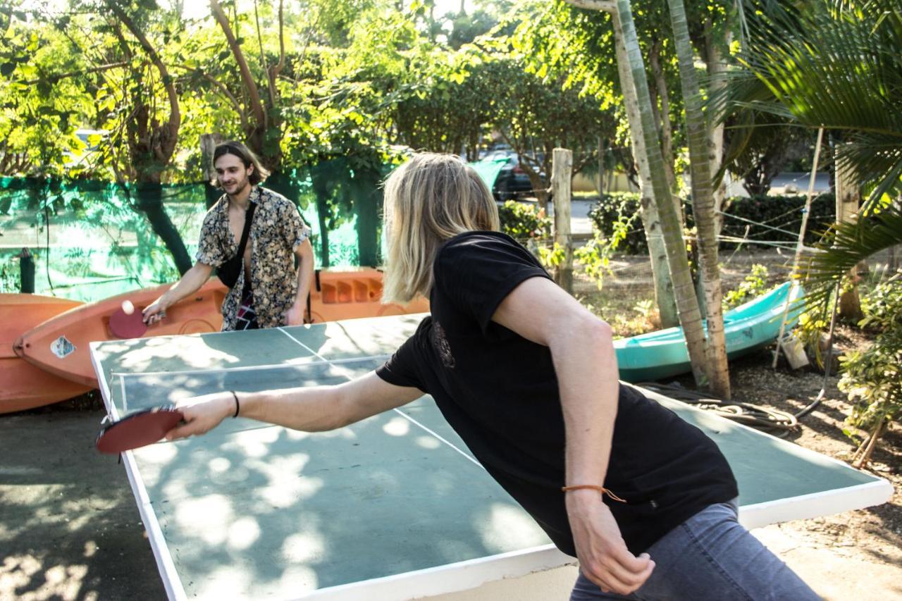 Tsunami Hostel Тамариндо Екстериор снимка