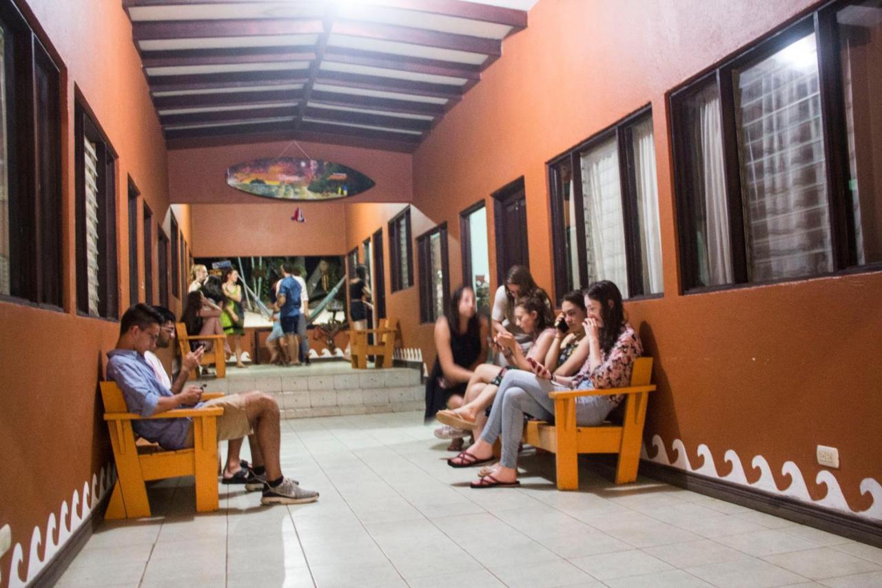 Tsunami Hostel Тамариндо Екстериор снимка