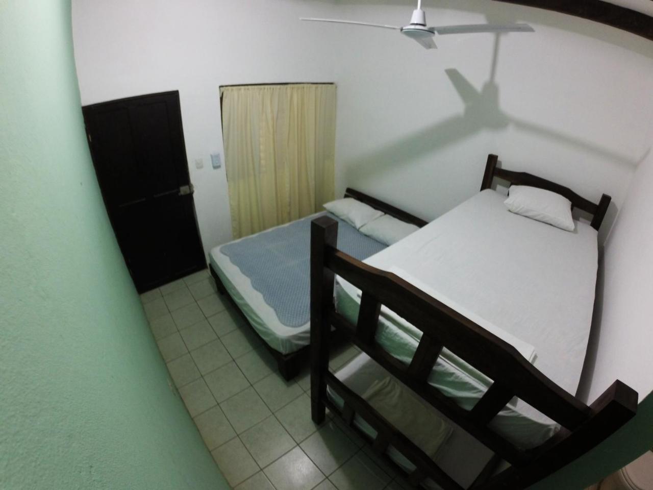 Tsunami Hostel Тамариндо Екстериор снимка