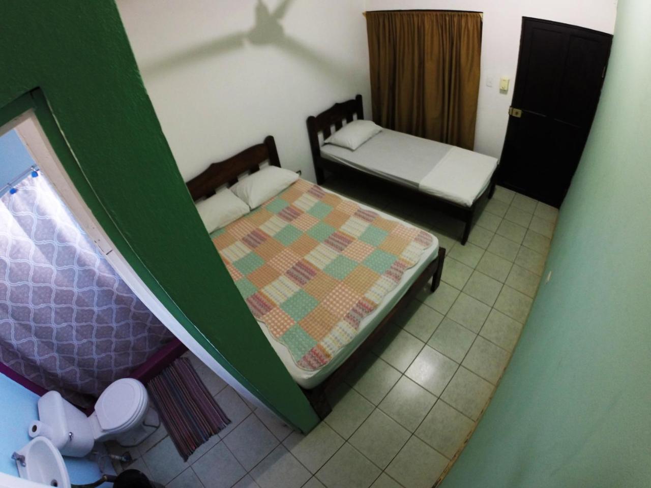 Tsunami Hostel Тамариндо Екстериор снимка