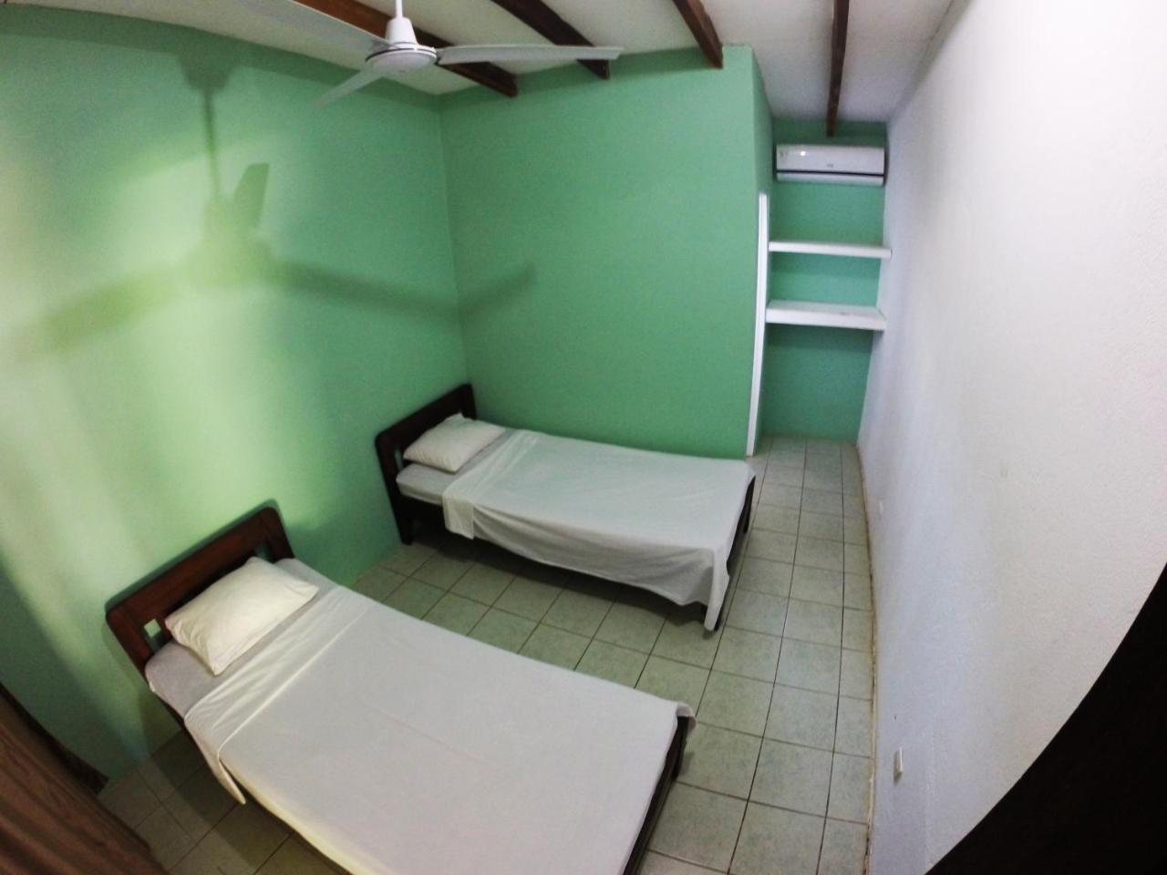 Tsunami Hostel Тамариндо Екстериор снимка