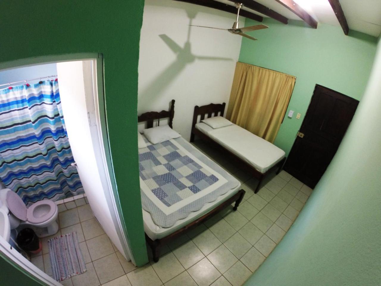 Tsunami Hostel Тамариндо Екстериор снимка
