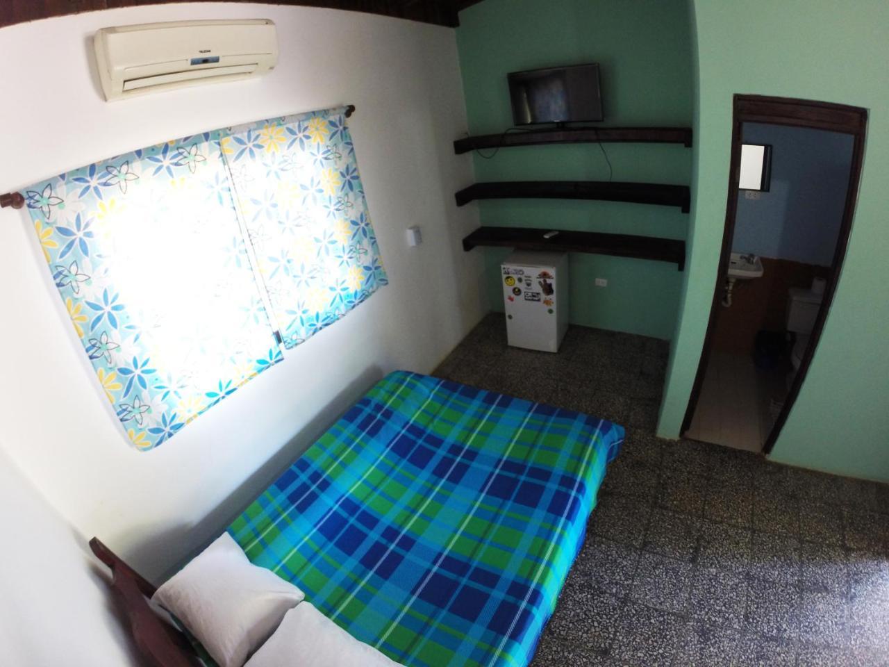 Tsunami Hostel Тамариндо Екстериор снимка