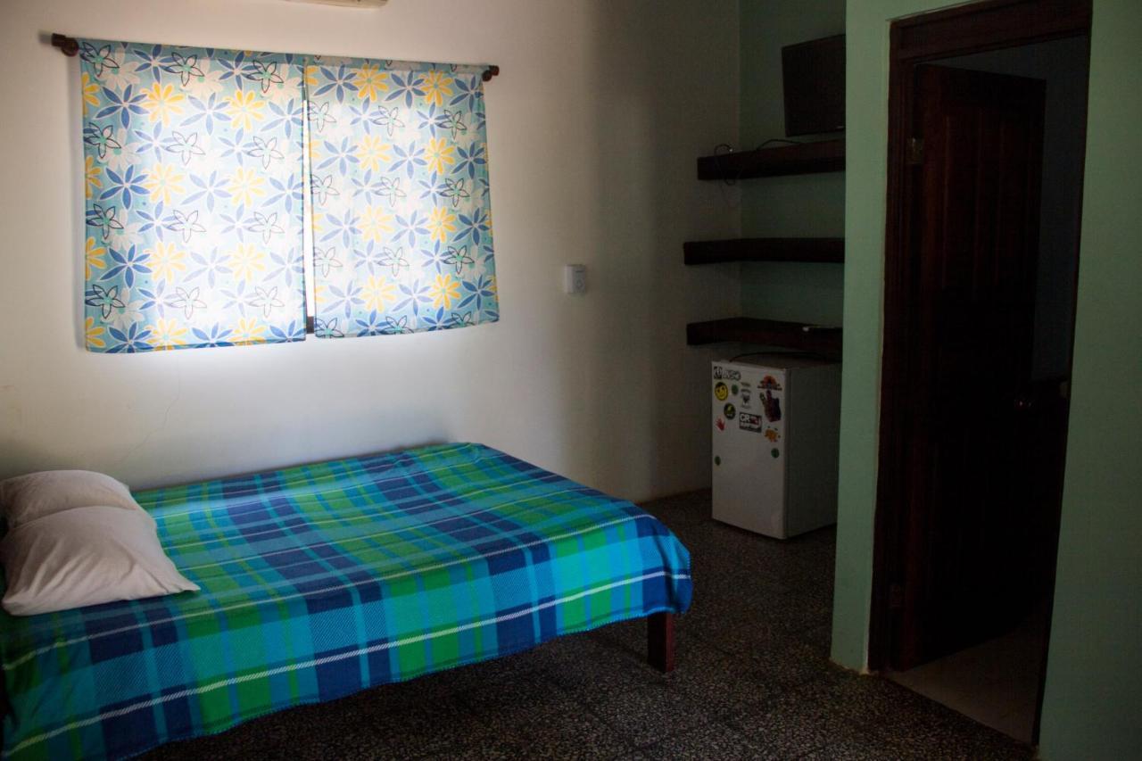 Tsunami Hostel Тамариндо Екстериор снимка