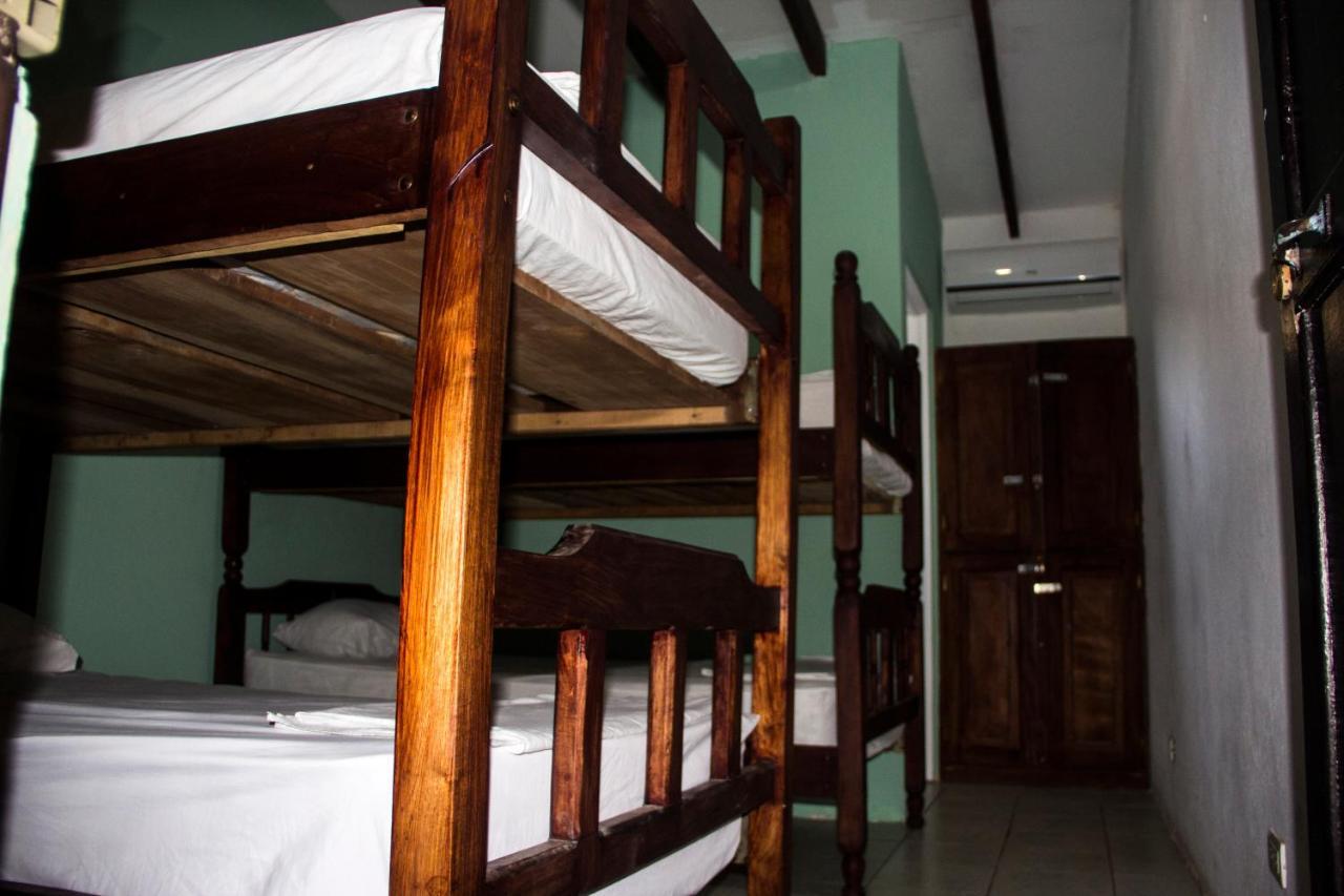 Tsunami Hostel Тамариндо Екстериор снимка